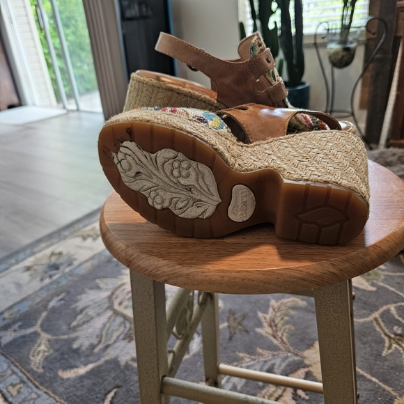 Born Multicolor Woven Wedges - Picture 3 of 8